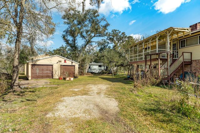 703 County Road 605, Angleton, TX 77515