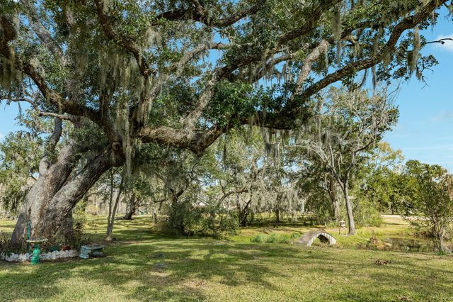 703 County Road 605, Angleton, TX 77515