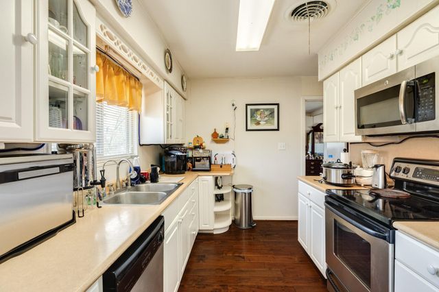 703 County Road 605, Angleton, TX 77515