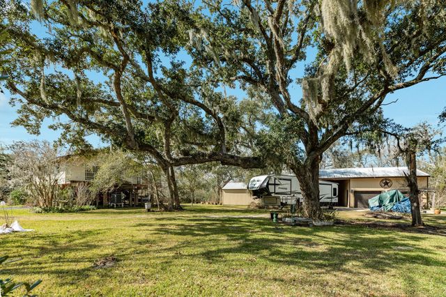 703 County Road 605, Angleton, TX 77515