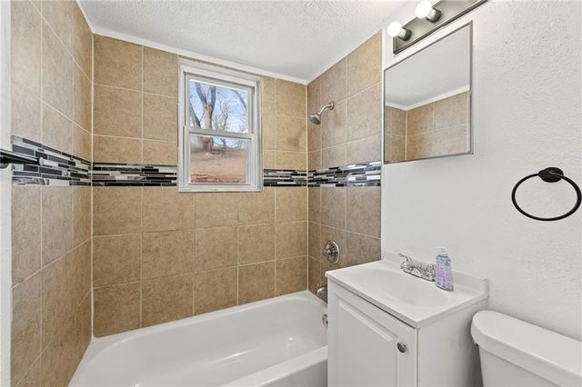 6926 College Avenue, Kansas City, MO 64132