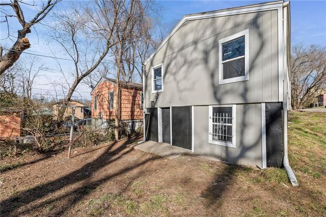 6926 College Avenue, Kansas City, MO 64132