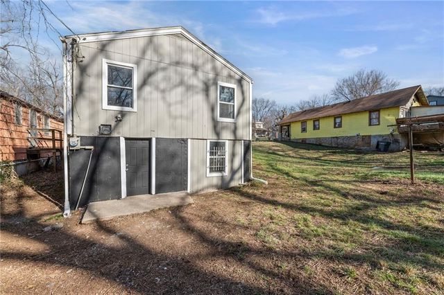 6926 College Avenue, Kansas City, MO 64132