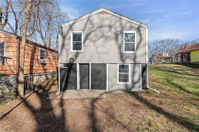 6926 College Avenue, Kansas City, MO 64132