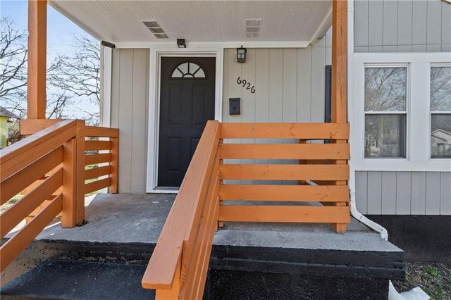 6926 College Avenue, Kansas City, MO 64132