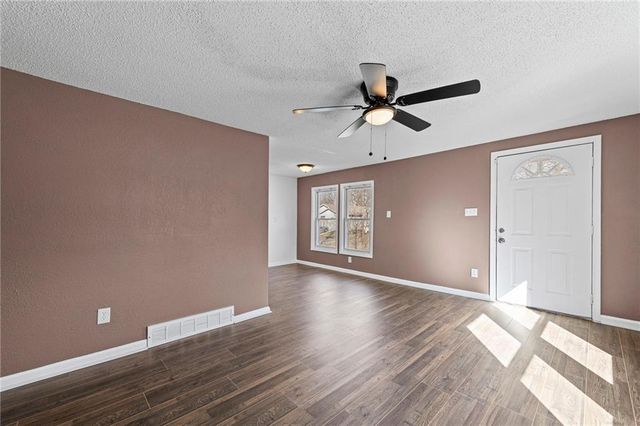 6926 College Avenue, Kansas City, MO 64132