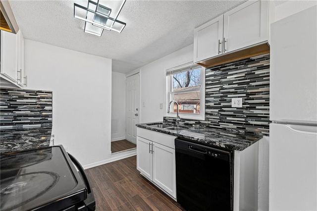 6926 College Avenue, Kansas City, MO 64132