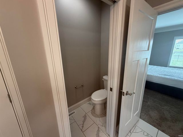 8655 Crenshaw Drive, Newburgh, IN 47630