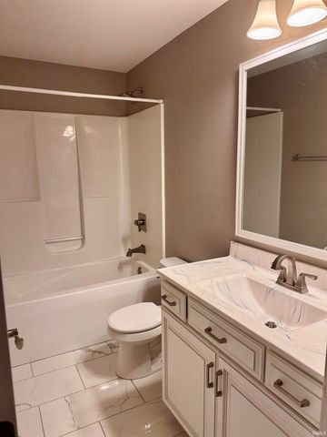8655 Crenshaw Drive, Newburgh, IN 47630