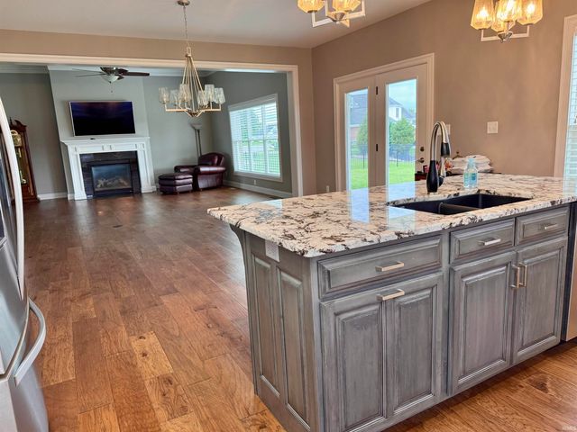 8655 Crenshaw Drive, Newburgh, IN 47630