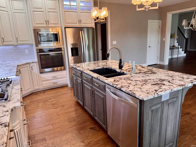 8655 Crenshaw Drive, Newburgh, IN 47630