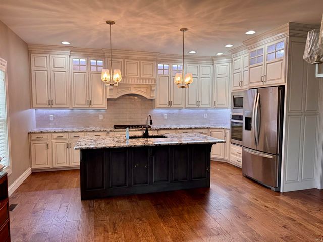 8655 Crenshaw Drive, Newburgh, IN 47630