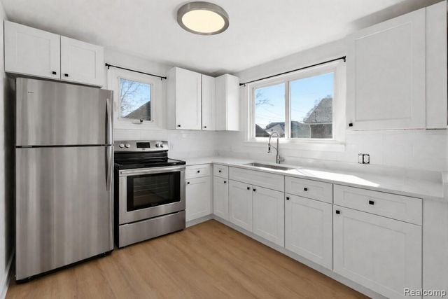 41 W George Avenue, Hazel Park, MI 48030