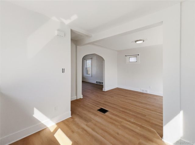 41 W George Avenue, Hazel Park, MI 48030
