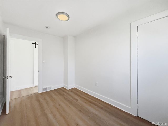 41 W George Avenue, Hazel Park, MI 48030