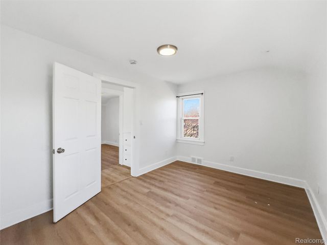 41 W George Avenue, Hazel Park, MI 48030
