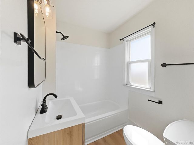 41 W George Avenue, Hazel Park, MI 48030