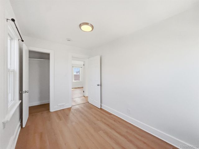 41 W George Avenue, Hazel Park, MI 48030