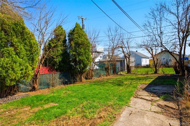 41 W George Avenue, Hazel Park, MI 48030