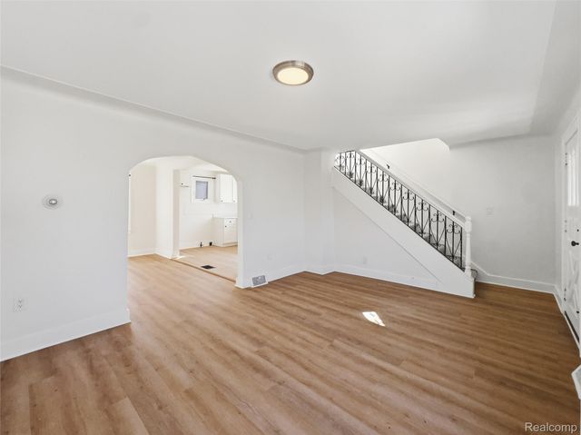 41 W George Avenue, Hazel Park, MI 48030