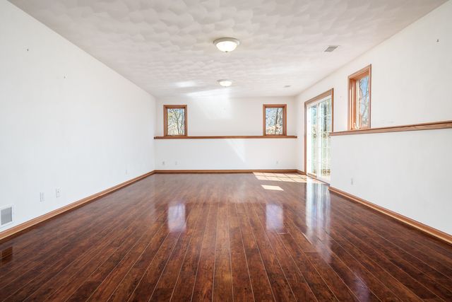 261 W Red Tail Lane, Oregon, IL 61061