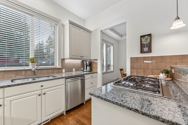 61102 Aspen Rim Lane, Bend, OR 97702