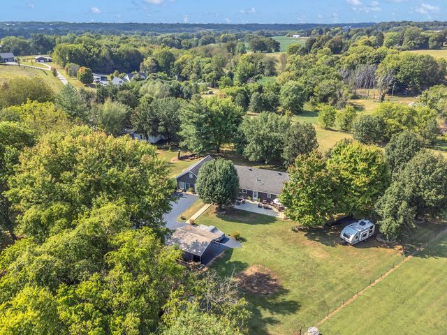 1040 Rapids Rd, Franklin, KY 42134