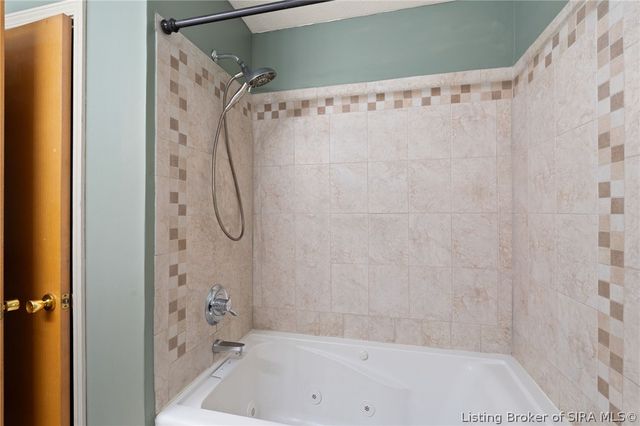 4439 Erin Drive, Floyds Knobs, IN 47119