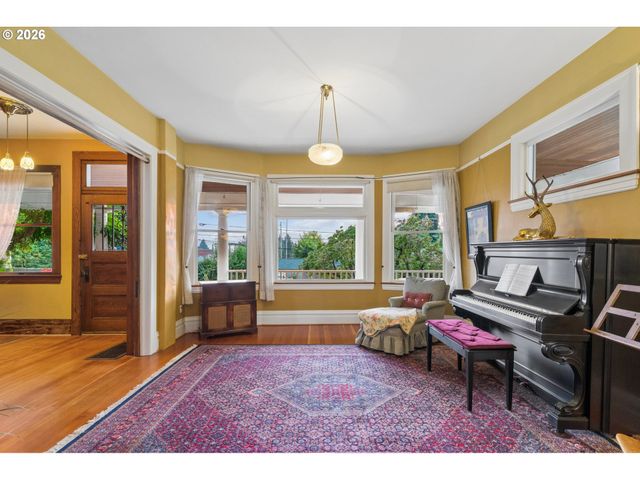 322 Se 61ST Ave, Portland, OR 97215