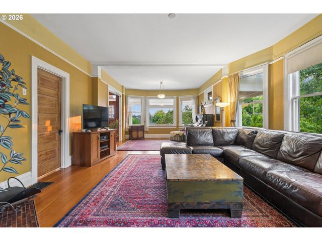 322 Se 61ST Ave, Portland, OR 97215