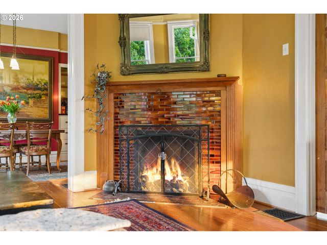 322 Se 61ST Ave, Portland, OR 97215