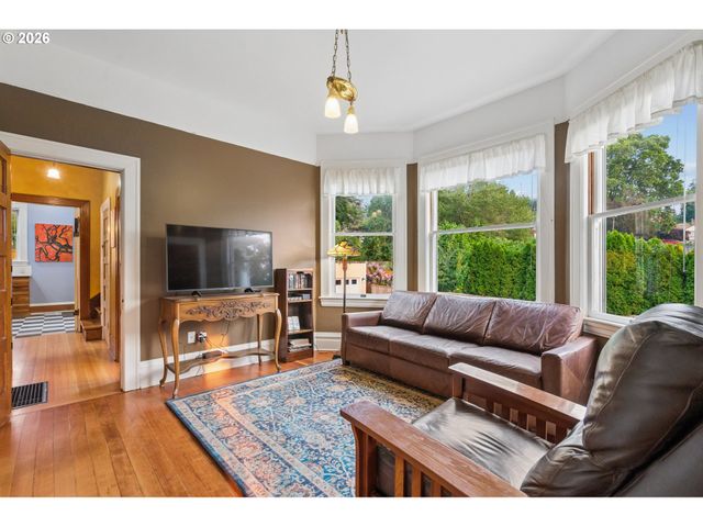 322 Se 61ST Ave, Portland, OR 97215