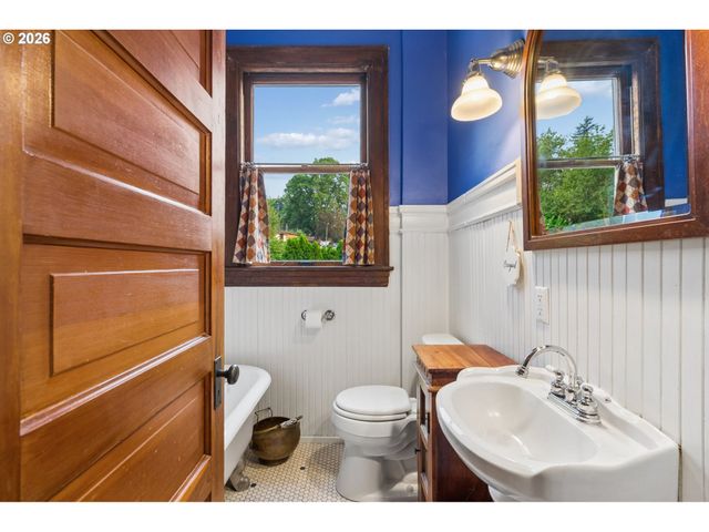 322 Se 61ST Ave, Portland, OR 97215
