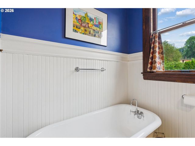 322 Se 61ST Ave, Portland, OR 97215