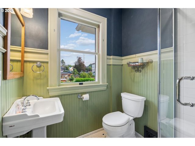 322 Se 61ST Ave, Portland, OR 97215