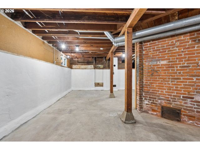 322 Se 61ST Ave, Portland, OR 97215