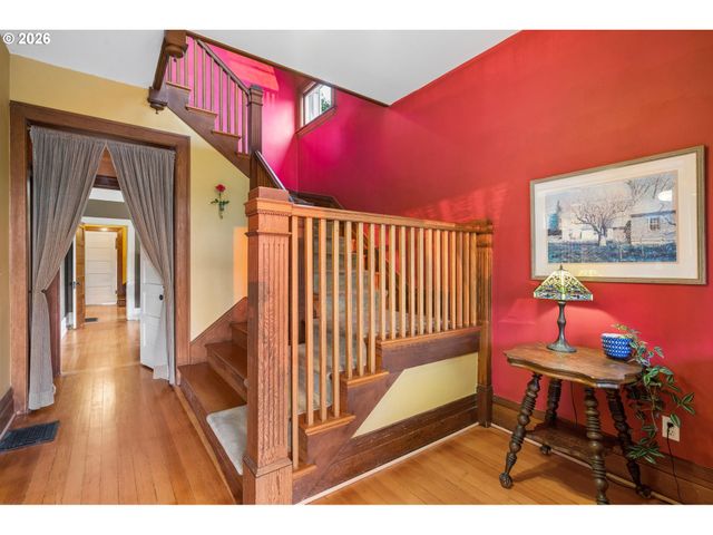 322 Se 61ST Ave, Portland, OR 97215