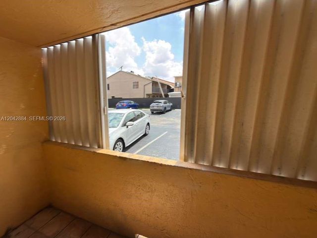 2735 W 52nd Street 109, Hialeah, FL 33016