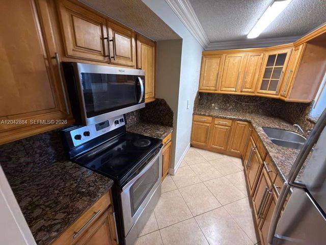 2735 W 52nd Street 109, Hialeah, FL 33016