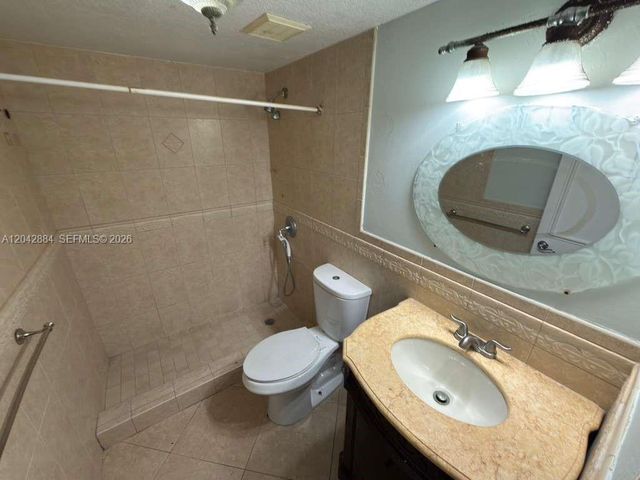 2735 W 52nd Street 109, Hialeah, FL 33016