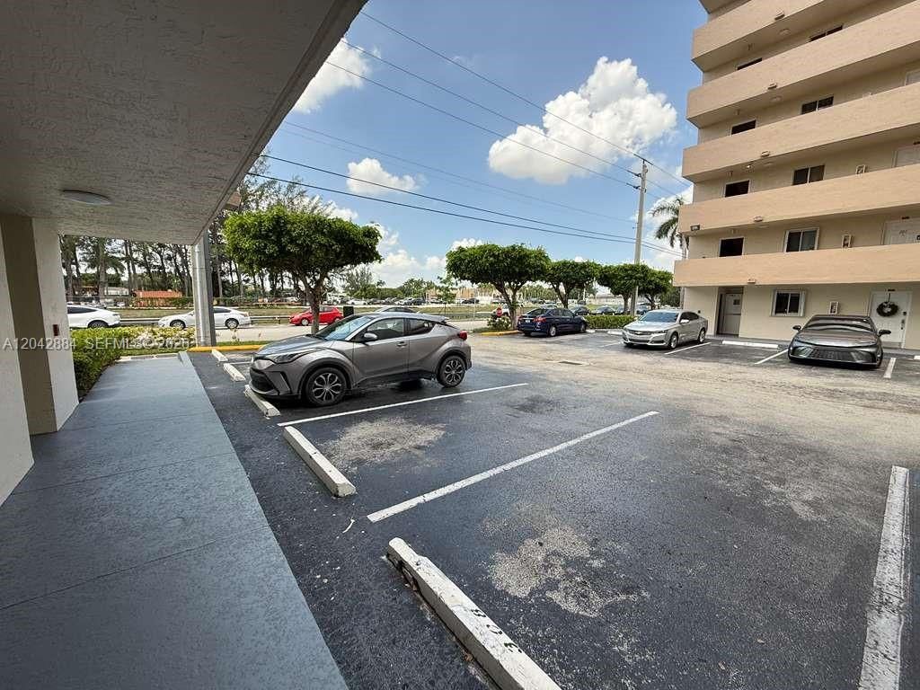 2735 W 52nd Street 109, Hialeah, FL 33016