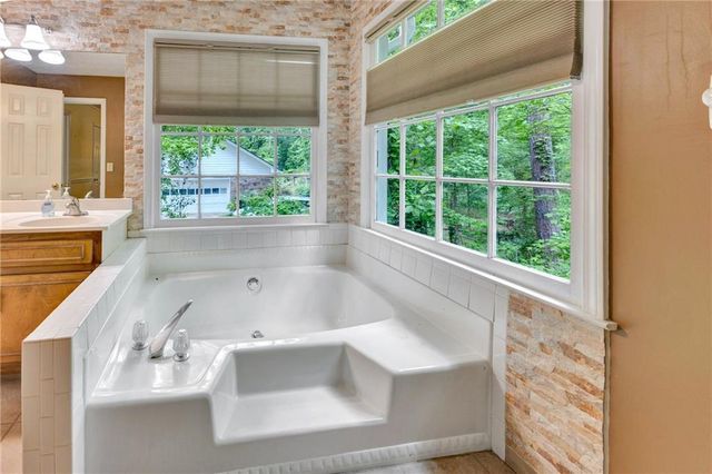 368 Bridgewood Drive SE, Conyers, GA 30094