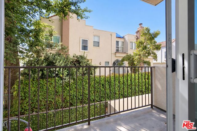 14412 Killion Street 205, Sherman Oaks, CA 91401