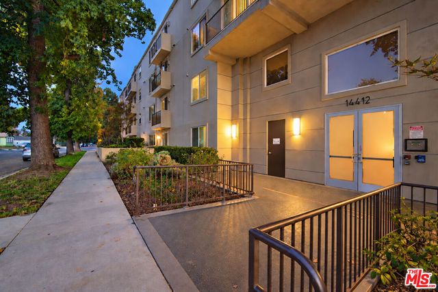 14412 Killion Street 205, Sherman Oaks, CA 91401
