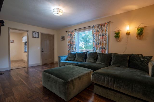 552 County Road 255, Bridgeport, AL 35740