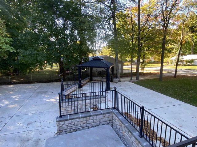 2360 HILLSIDE LANE, Green Bay, WI 54302