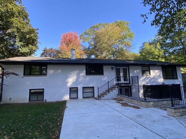 2360 HILLSIDE LANE, Green Bay, WI 54302