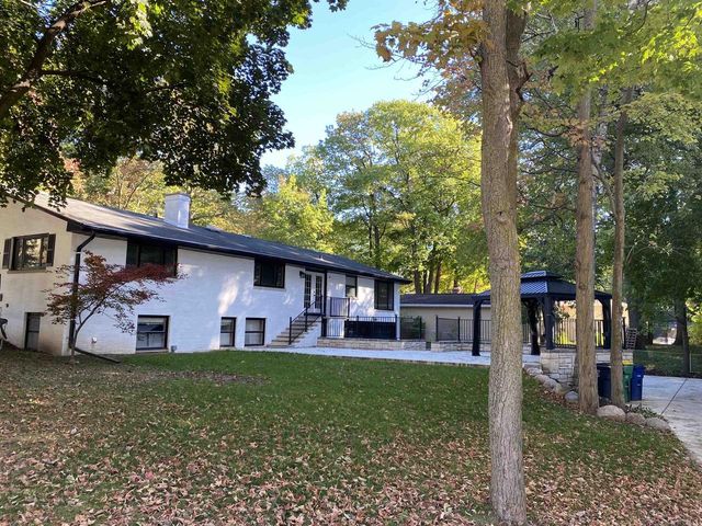 2360 HILLSIDE LANE, Green Bay, WI 54302