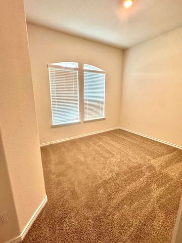 3628 Walnut Ridge Drive, Grand Prairie, TX 76065