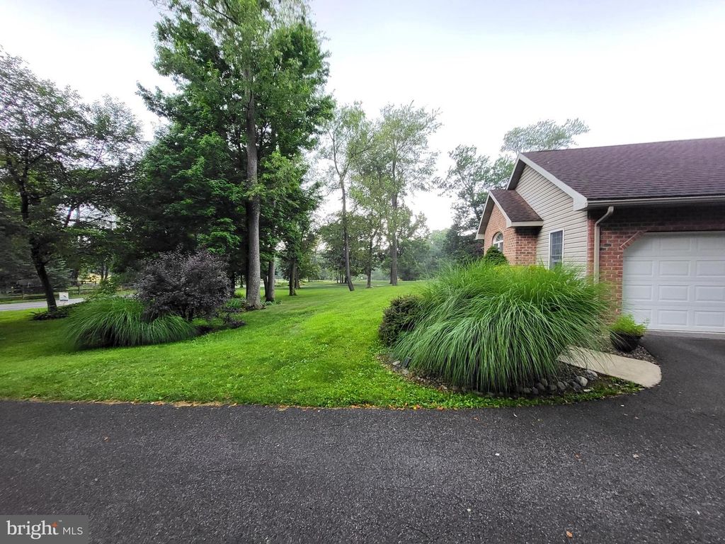 212 WALNUT DALE RD, Shippensburg, PA 17257